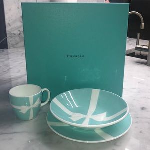 Brand new with box Tiffany &. Co place setting